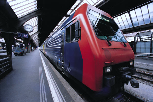 Рисунок із зображенням потяга на вокзалі